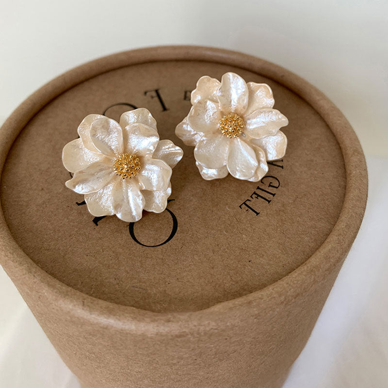 Light luxury camellia ear studs