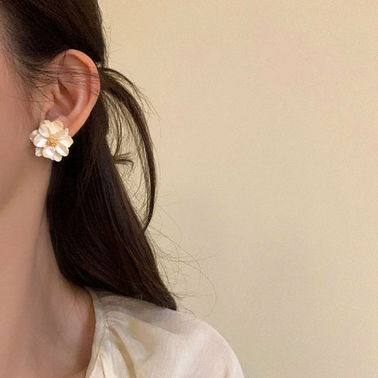 Light luxury camellia ear studs