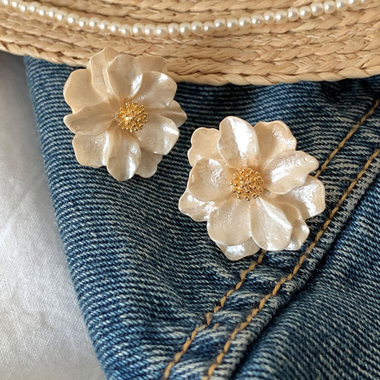 Light luxury camellia ear studs
