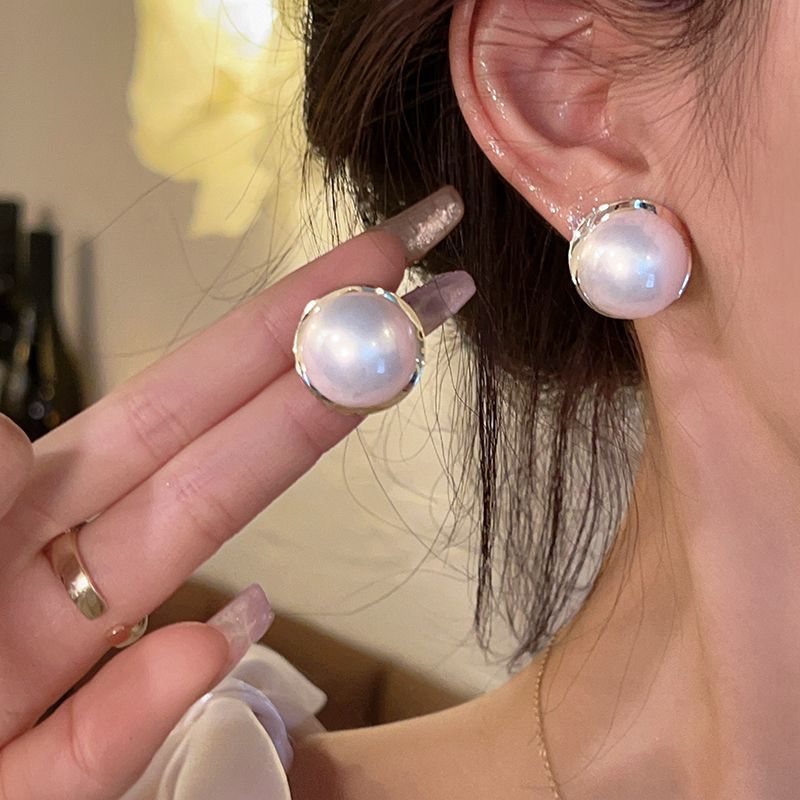 Light luxury silver pearl earrings