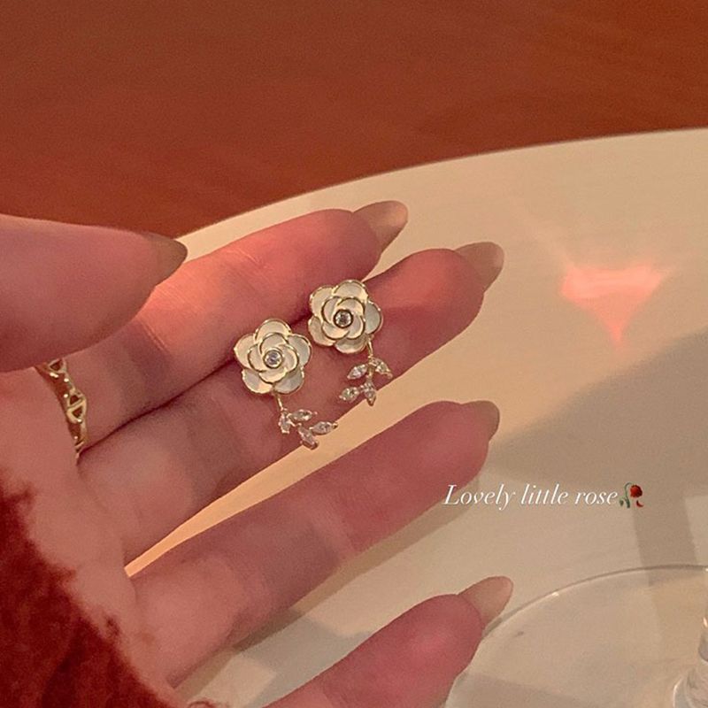 Light luxury silver pearl earrings