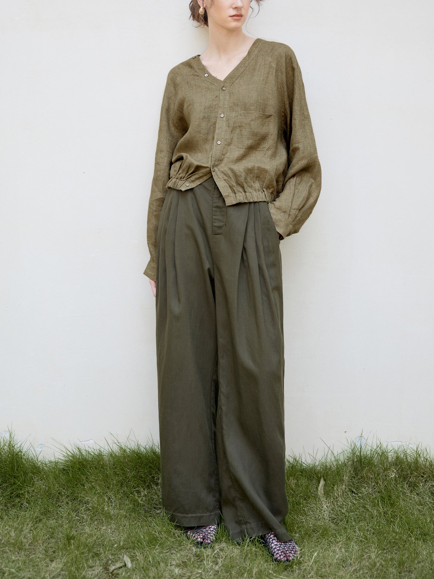 Linen V-Neck Raglan Sleeve Shirt