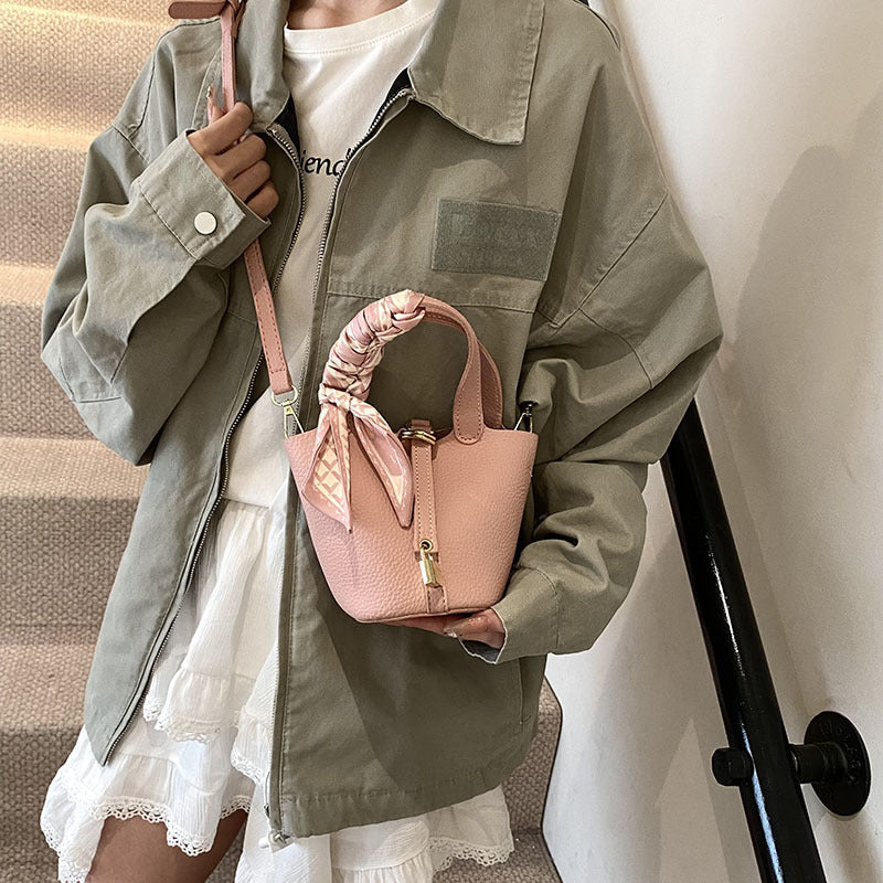 Litchi-pattern handbag