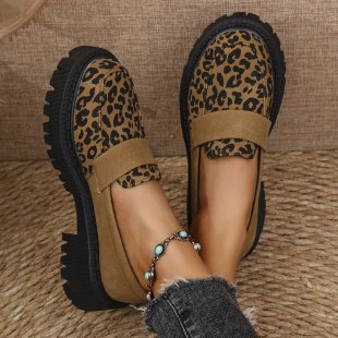 Loafers with Height-Increasing Design