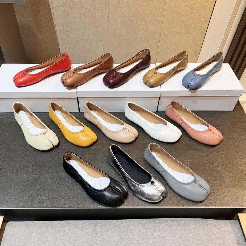 Loafers with laces