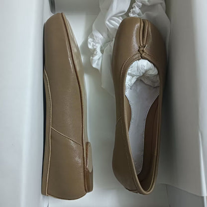 Loafers with laces