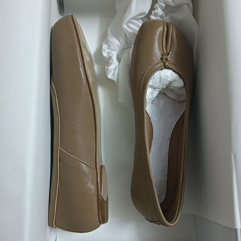Loafers with laces