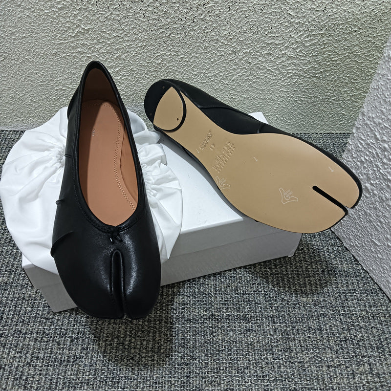 Loafers with laces