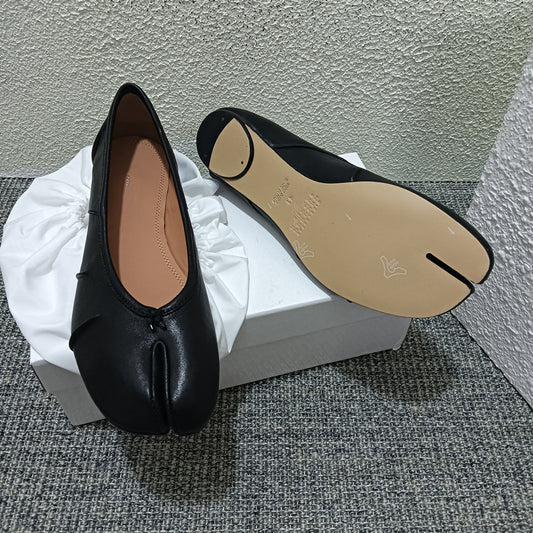 Loafers with laces