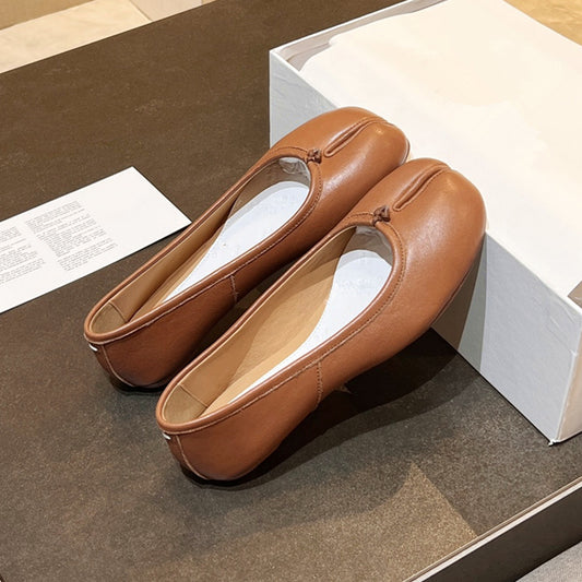 Loafers with laces