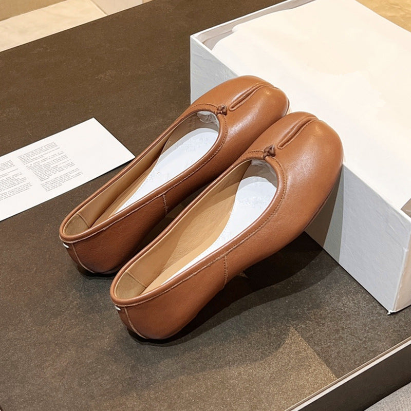 Loafers with laces