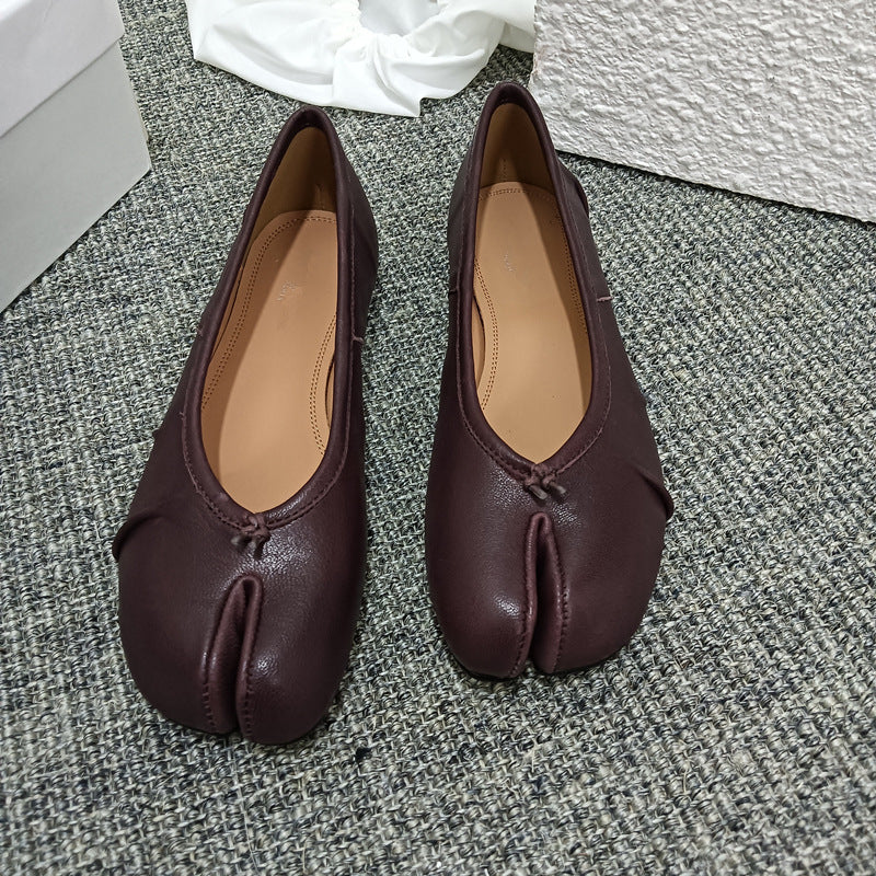 Loafers with laces