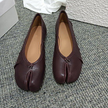 Loafers with laces