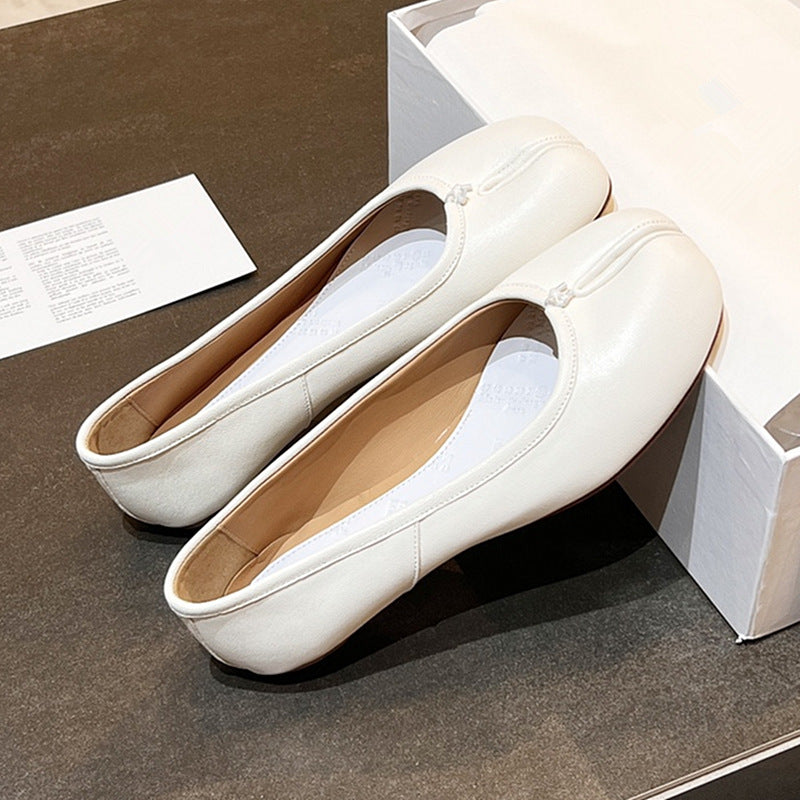 Loafers with laces