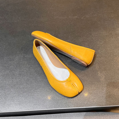 Loafers with laces