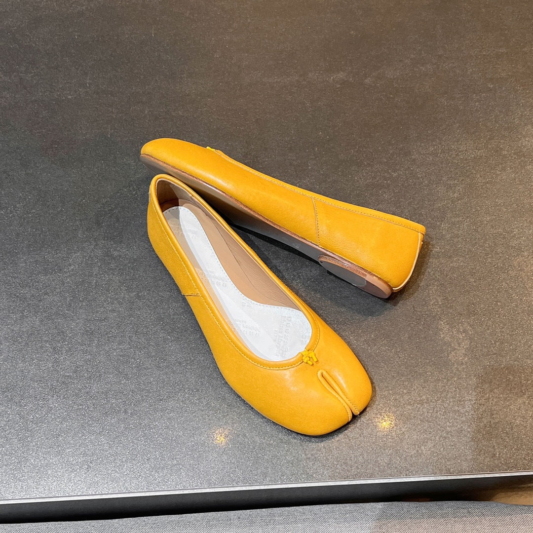 Loafers with laces