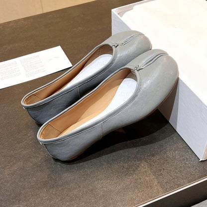 Loafers with laces
