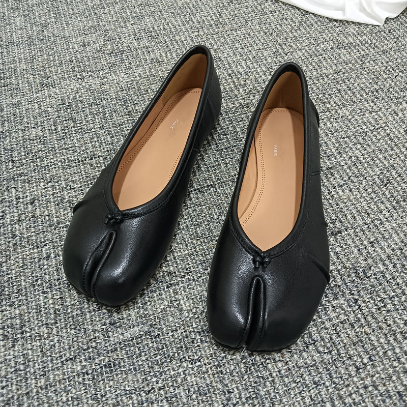 Loafers with laces