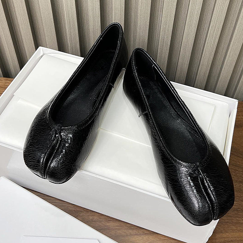 Loafers with laces