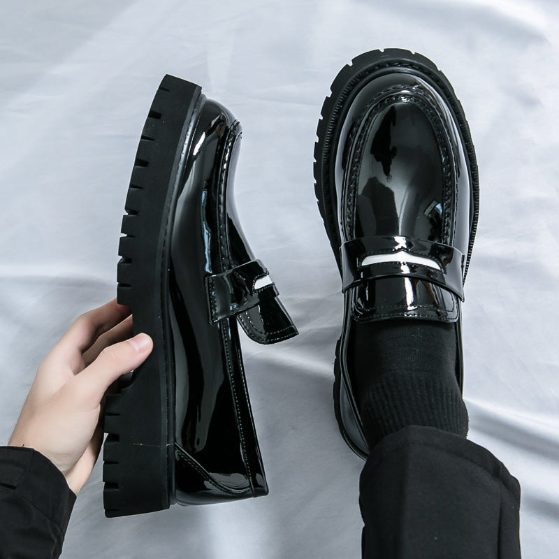 Loafers with thick soles and shafts