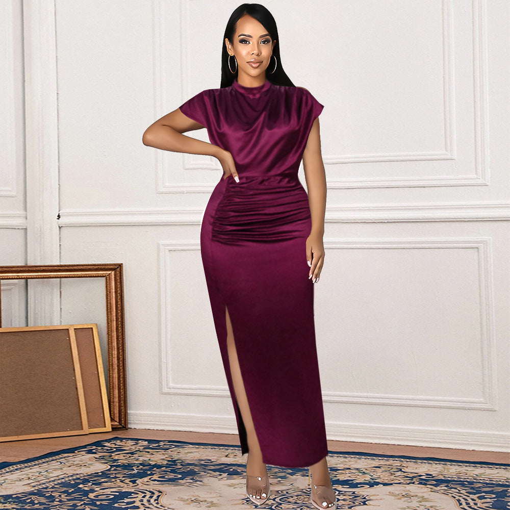 Long dress in solid color formal dress style