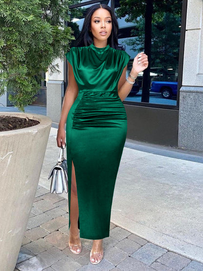 Long dress in solid color formal dress style