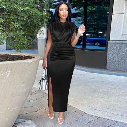 Long dress in solid color formal dress style