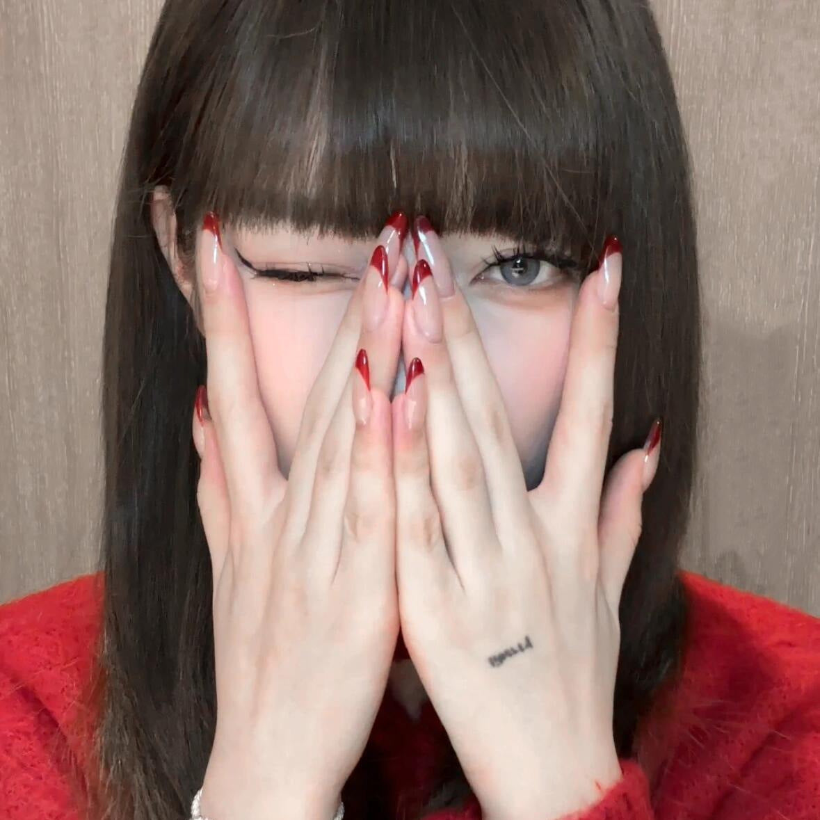 Long nail stickers that make your skin appear whiter