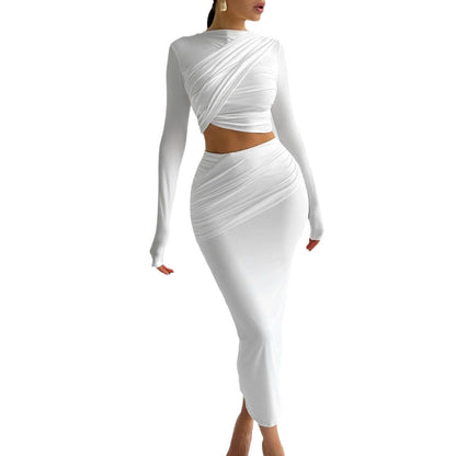 Long-sleeved crop top and half-length skirt