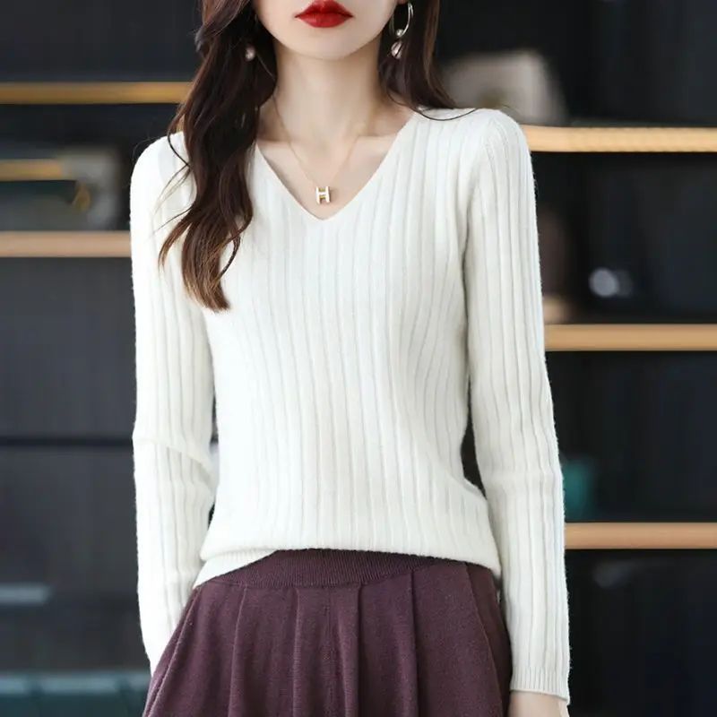 Long-sleeved knitted sweater