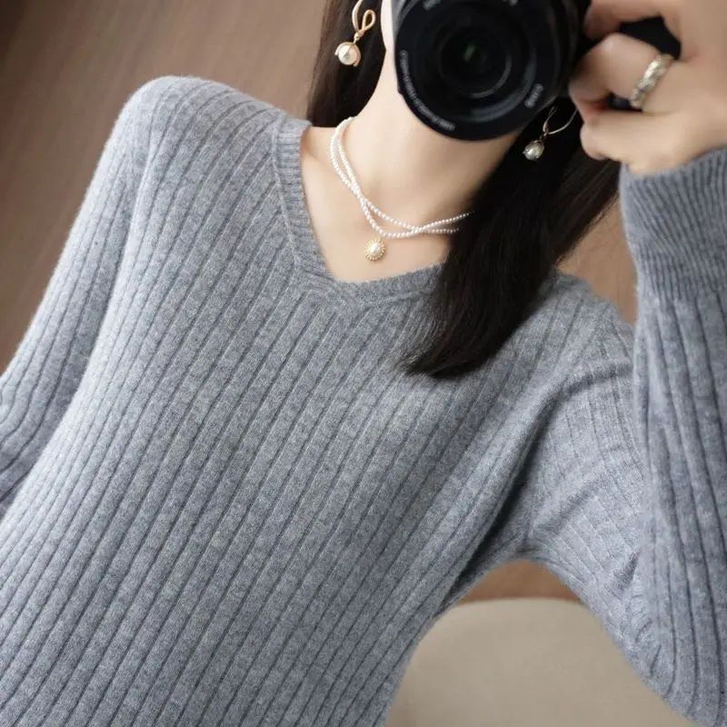 Long-sleeved knitted sweater