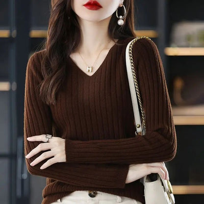 Long-sleeved knitted sweater