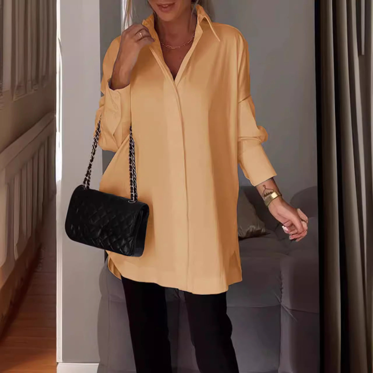 Long-sleeved pullover shirt
