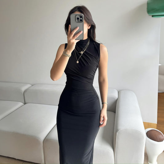 Long sleeveless dress