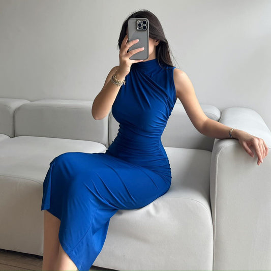 Long sleeveless dress