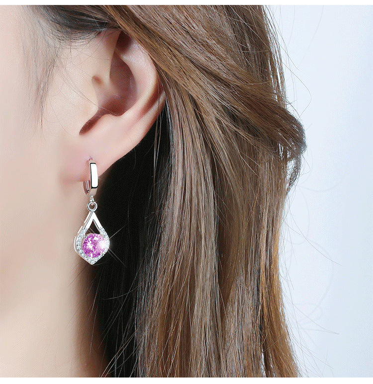 Long-style earrings with a ladylike touch