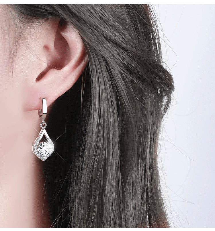 Long-style earrings with a ladylike touch