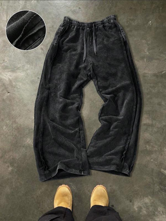 Loose-fitting sweatpants
