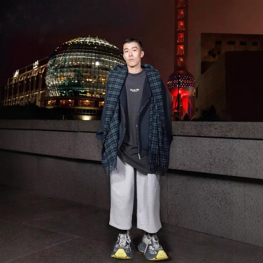 Loose-fitting sweatpants