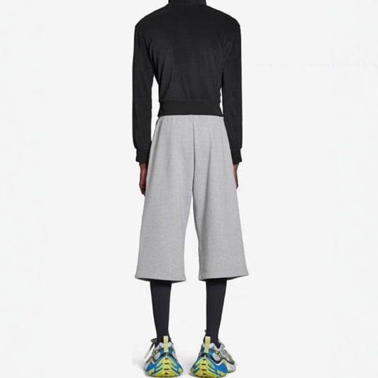 Loose-fitting sweatpants