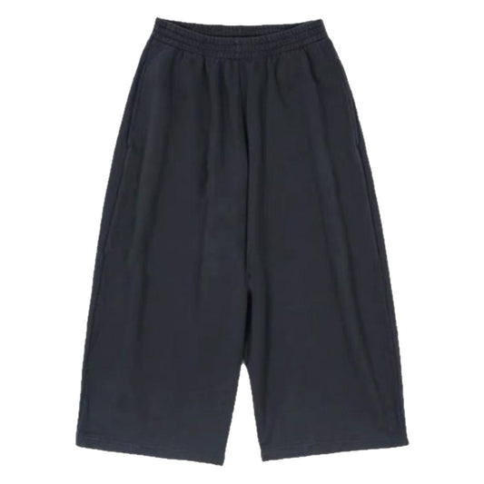 Loose-fitting sweatpants
