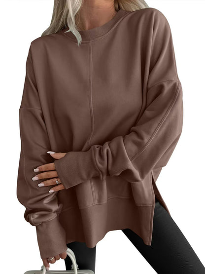 Loose-fitting sweatshirt with side slits and crew neck short sleeves