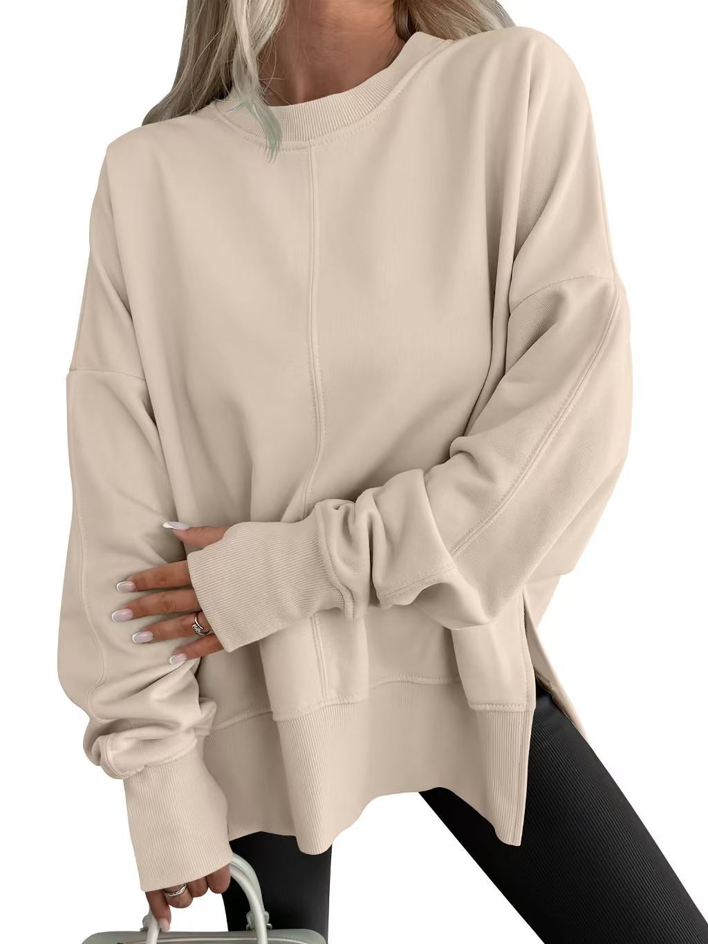 Loose-fitting sweatshirt with side slits and crew neck short sleeves