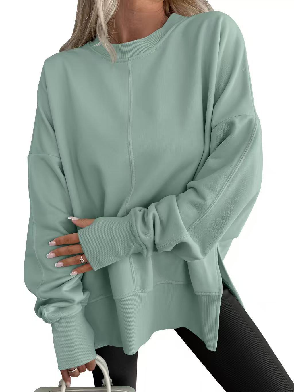 Loose-fitting sweatshirt with side slits and crew neck short sleeves