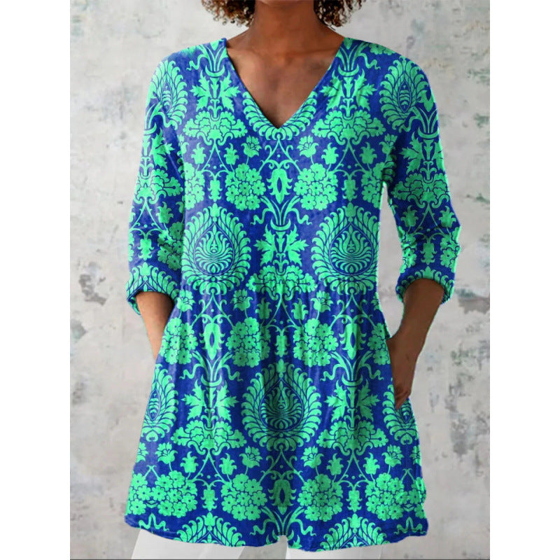 Loose-fitting V-neck dress