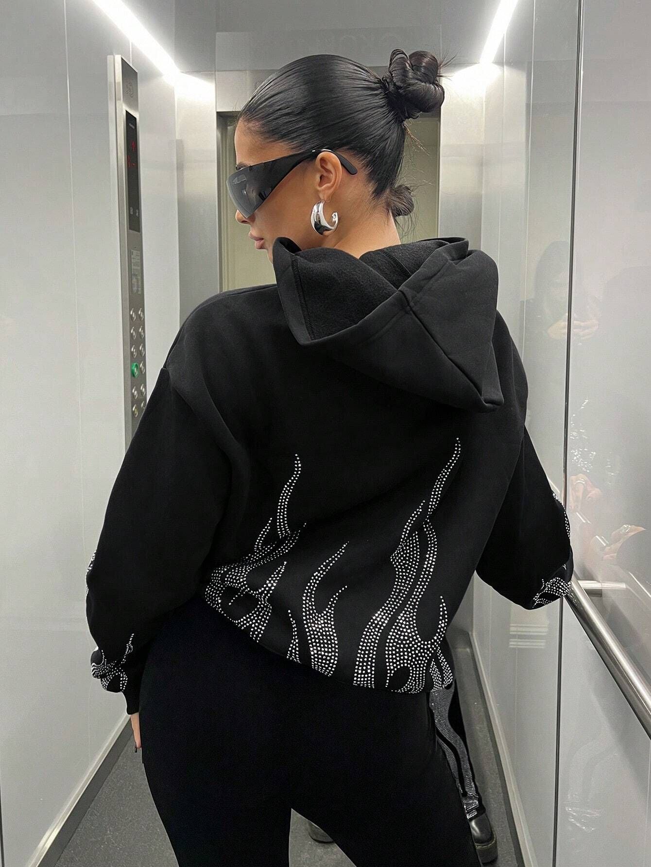 Loose-fitting zip-up hoodie