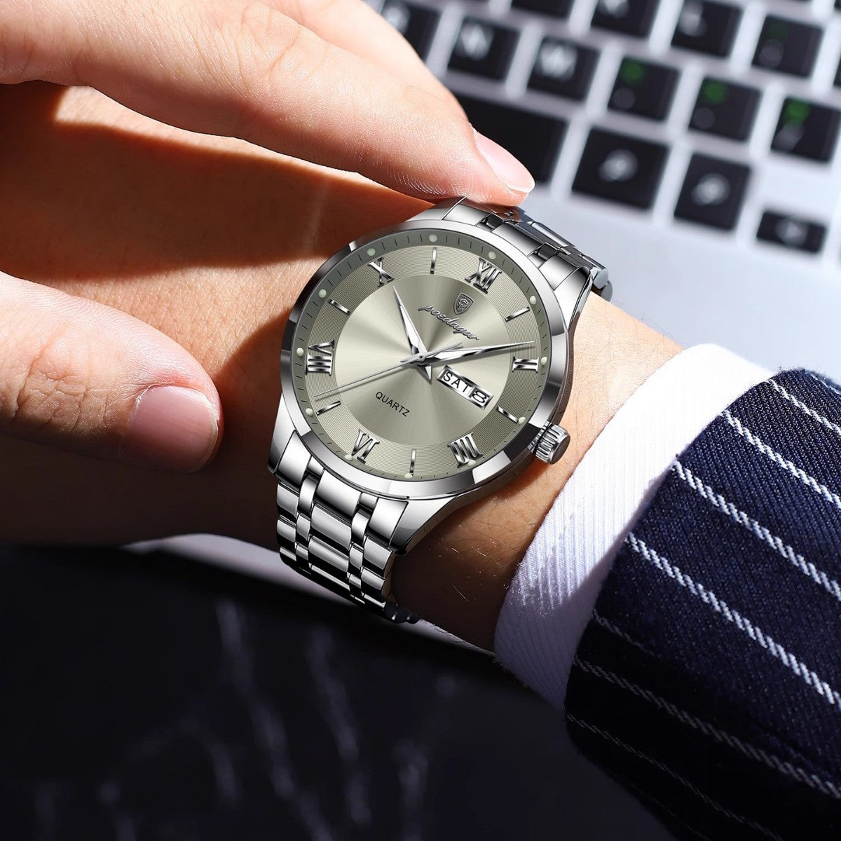 Luminous mechanical quartz watch