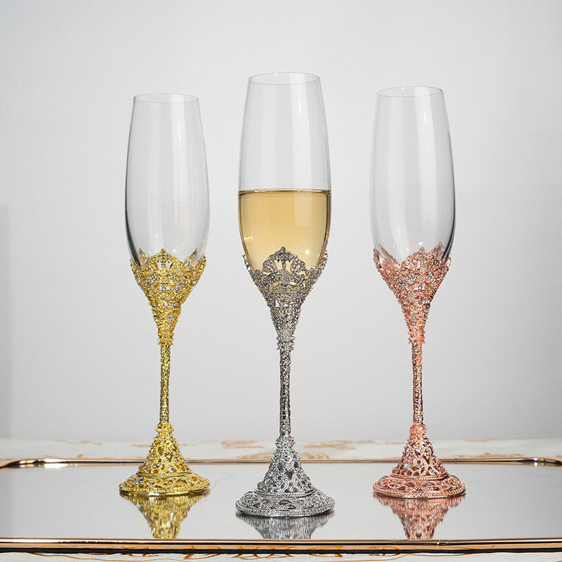 Luxurious gift box of crystal glass wine sets