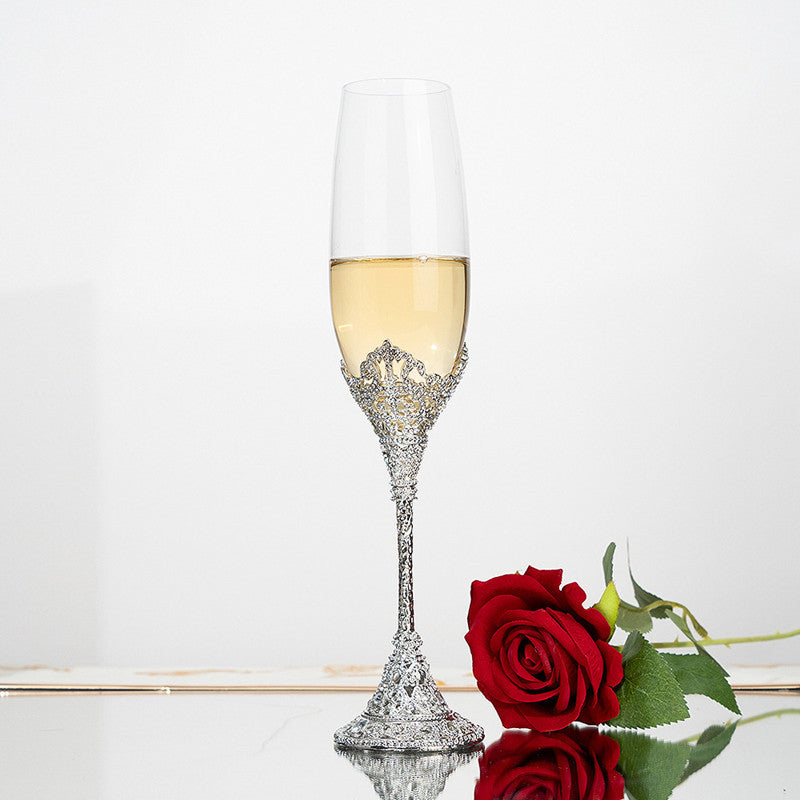 Luxurious gift box of crystal glass wine sets