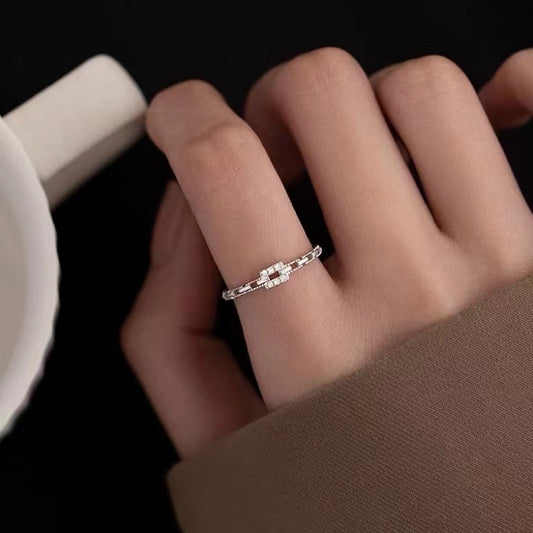 Luxury and Sophisticated Finger Ring